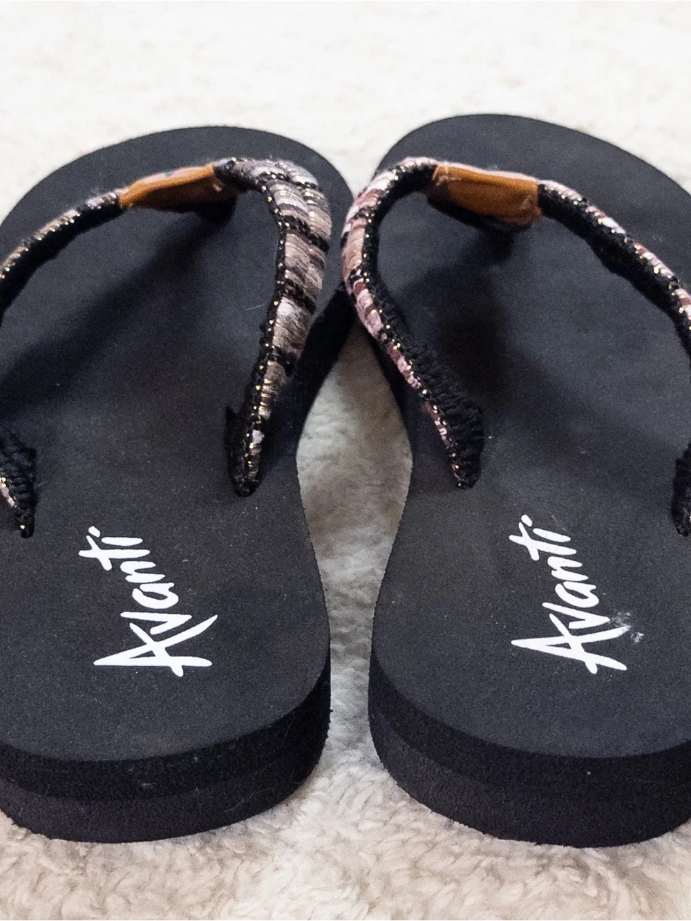 Avanti Black Gray Comfort Flip Flops Women’s Size 6 NWOT Casual Sandals